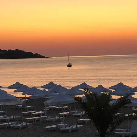 In Green Beach Апартаменты