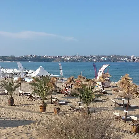 In Green Beach Апартаменты