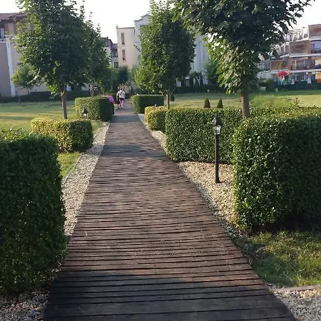 Апартаменты In Green Beach *
