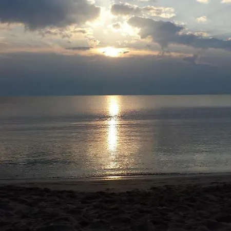 In Green Beach Апартаменты